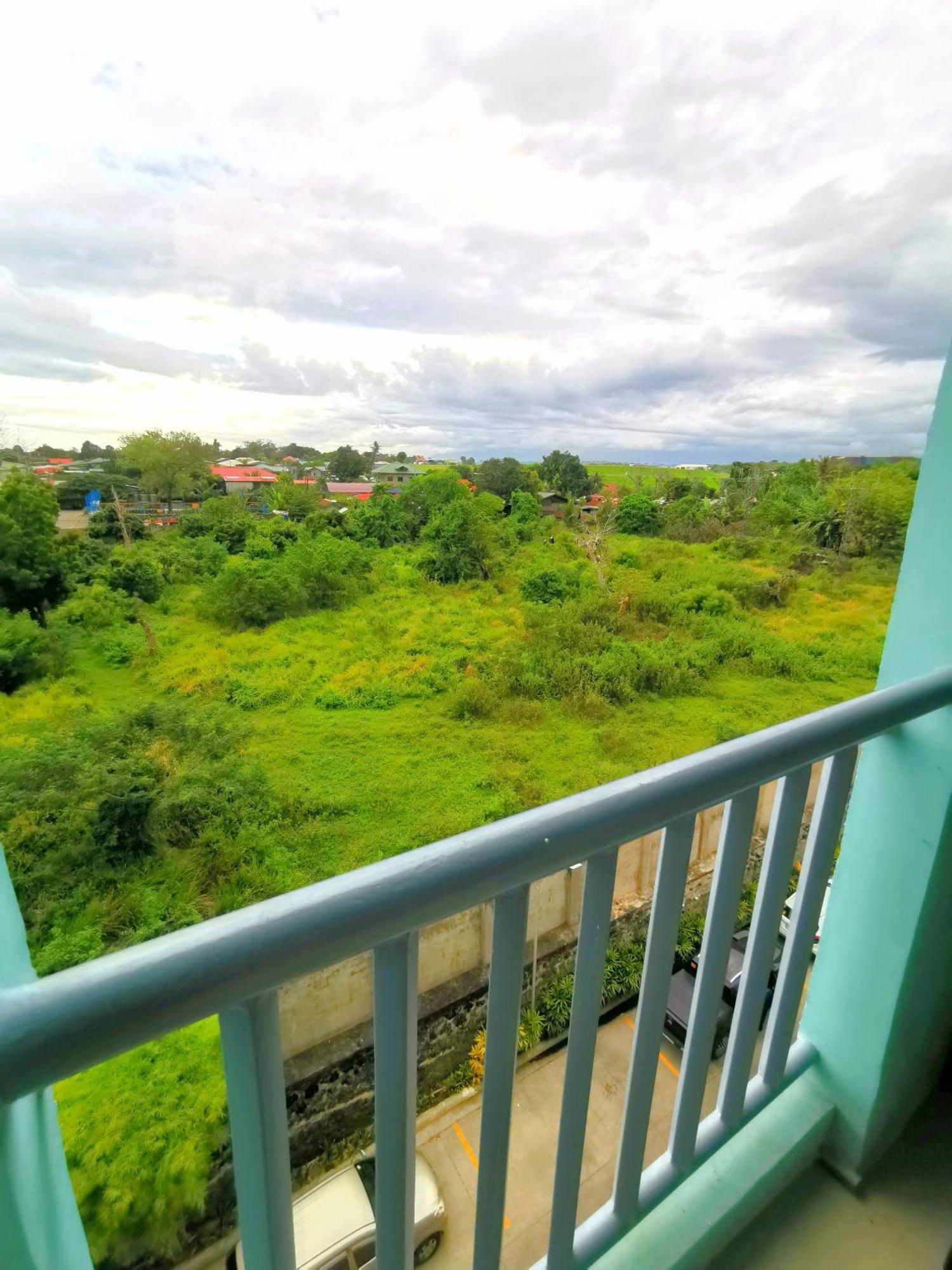 Davao Condo 2Br Pool Wifi Netflix Exterior photo